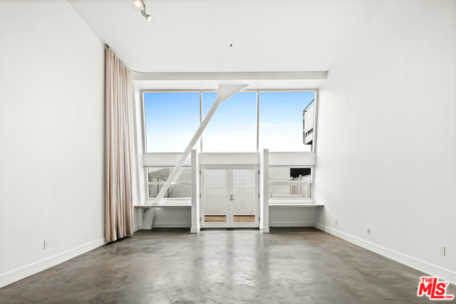 Photo of 615 HAMPTON DR #A102, VENICE, CA 90291