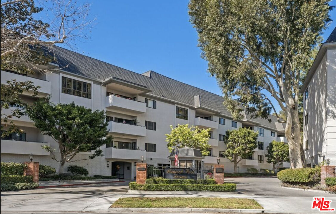 651 Wilcox Ave #2E, Los Angeles CA 90004