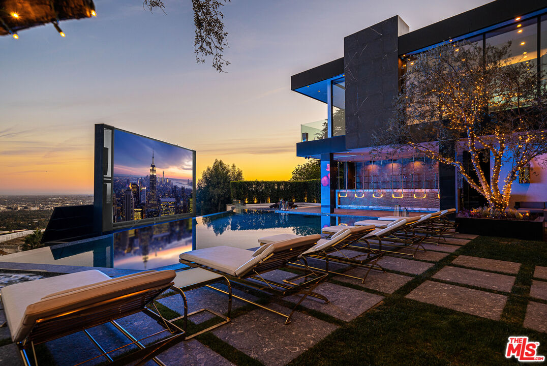 1200 Bel Air Rd, Los Angeles, CA 90077