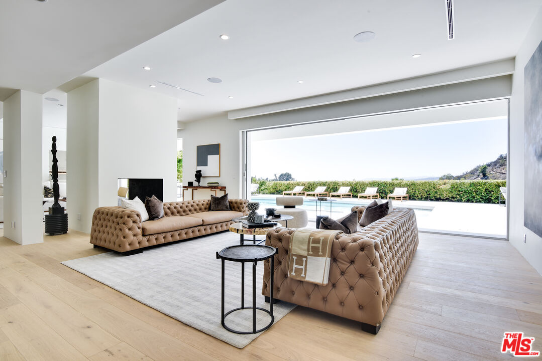 MLS #21-788520 image #2