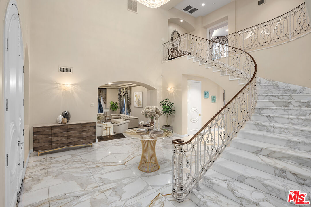 MLS #24-435139 image #2