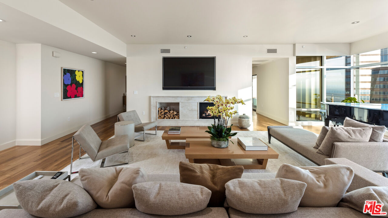 MLS #24-437631 image #1