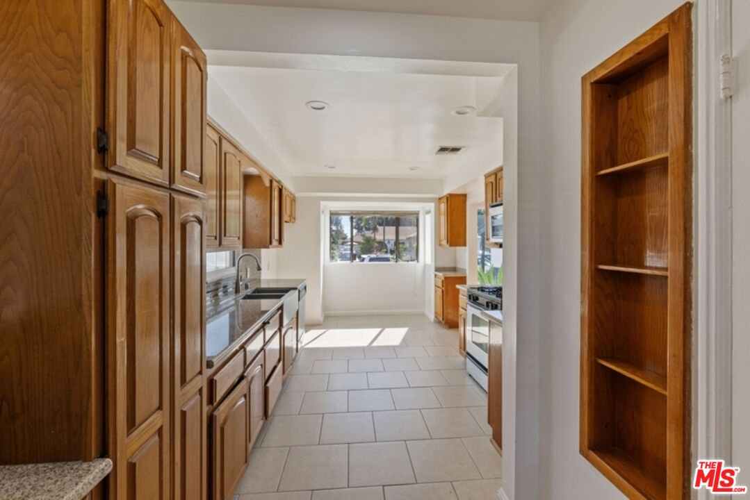 MLS #24-453437 image #5