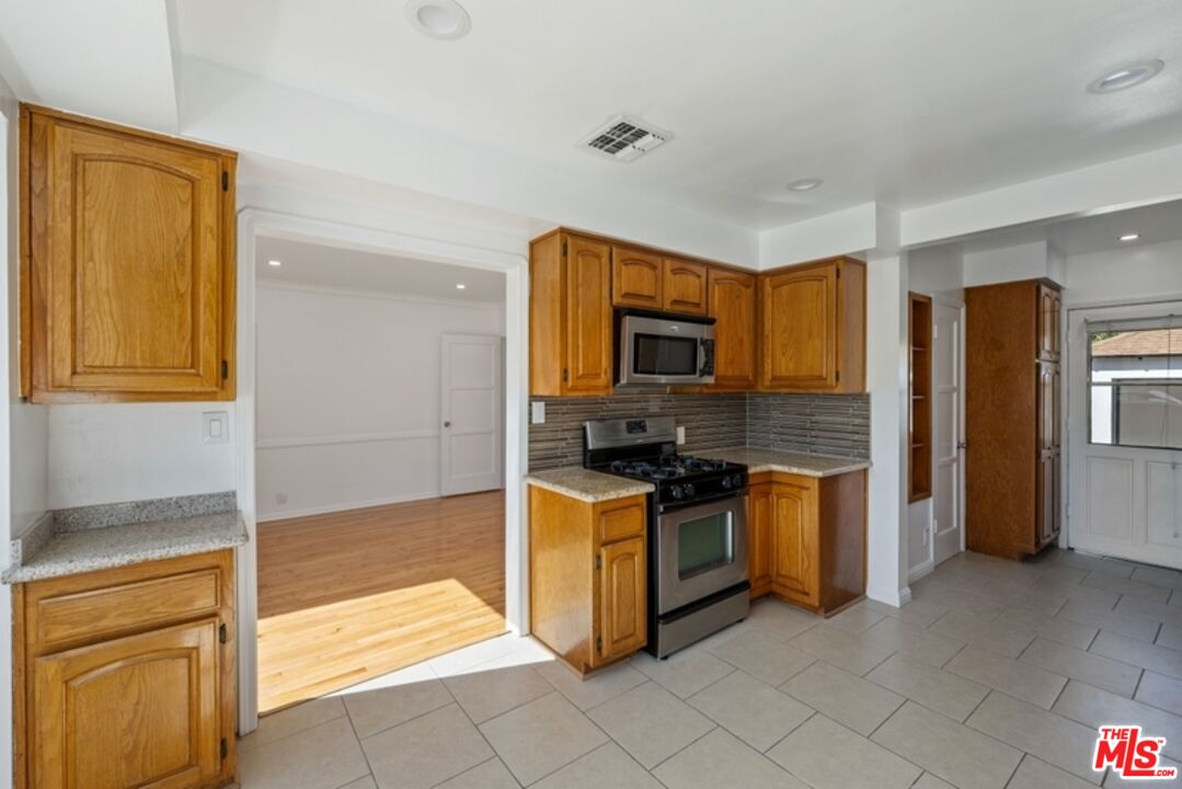 MLS #24-453437 image #8