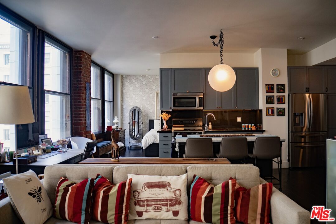 MLS #24-468953 image #1