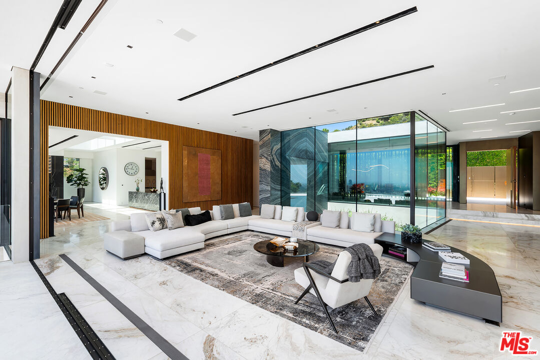 MLS #25-476043 image #14