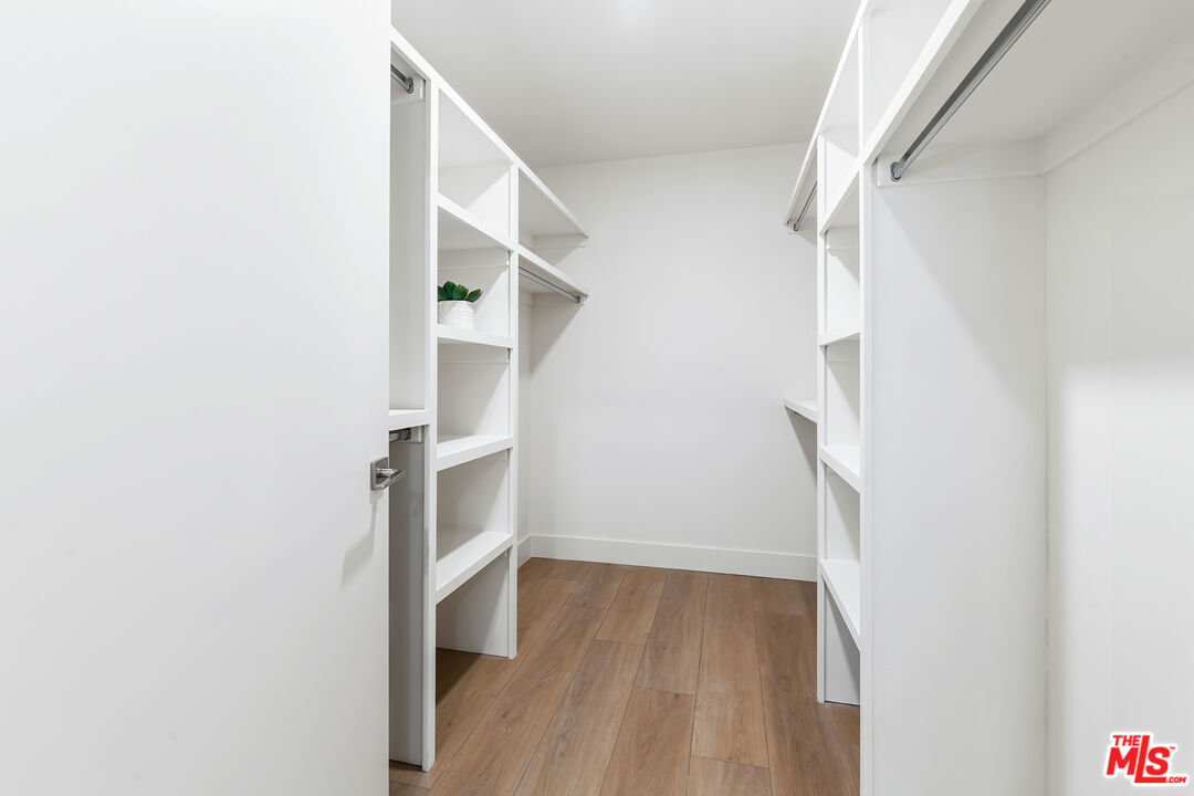 MLS #25-478155 image #16