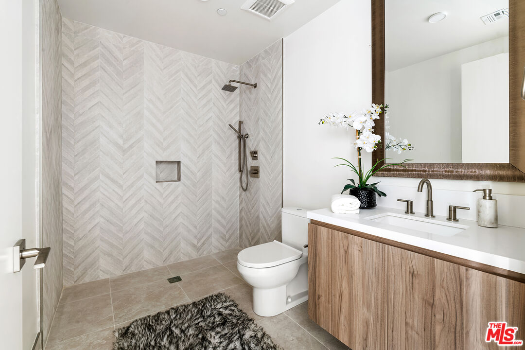 MLS #25-478155 image #18