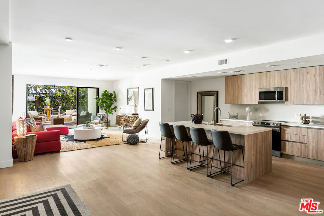 MLS #25-478155 image #2