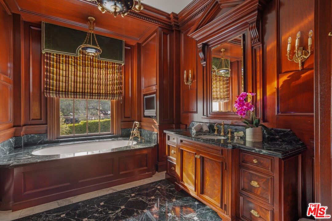 MLS #25-478441 image #27