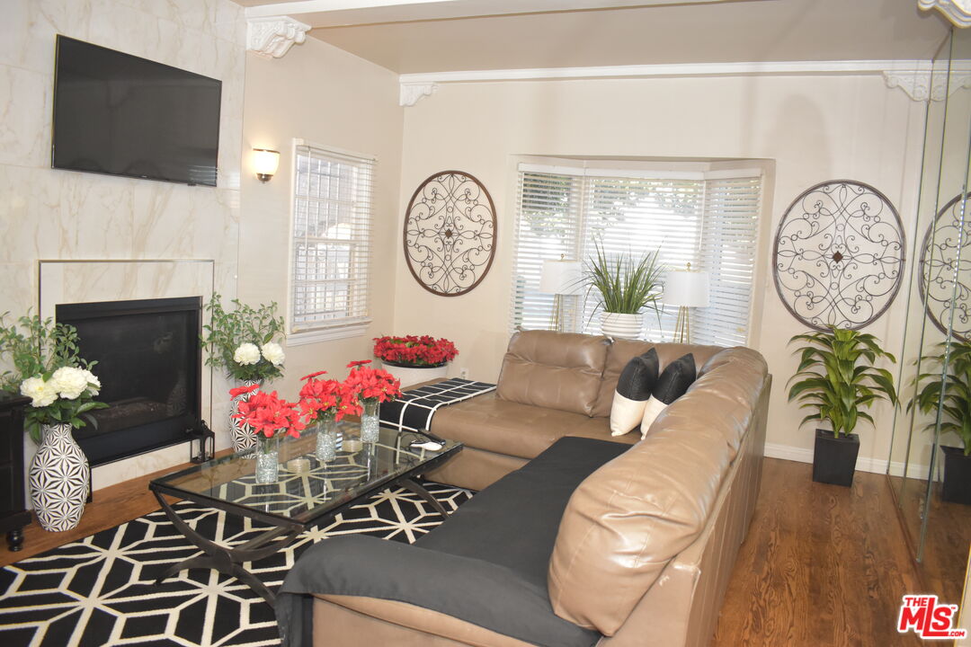 MLS #25-478707 image #1