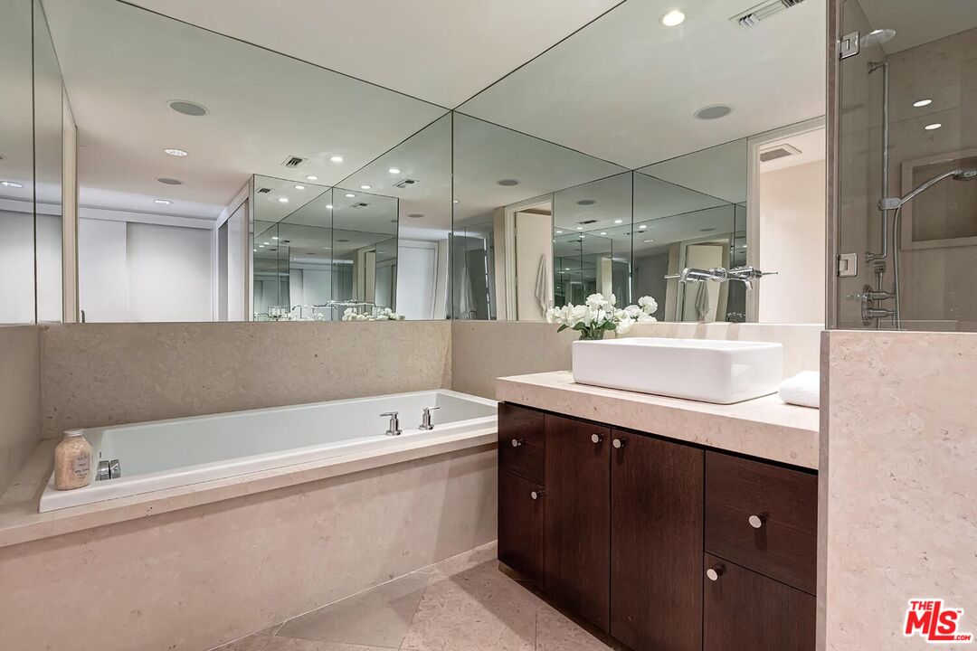 MLS #25-478821 image #12