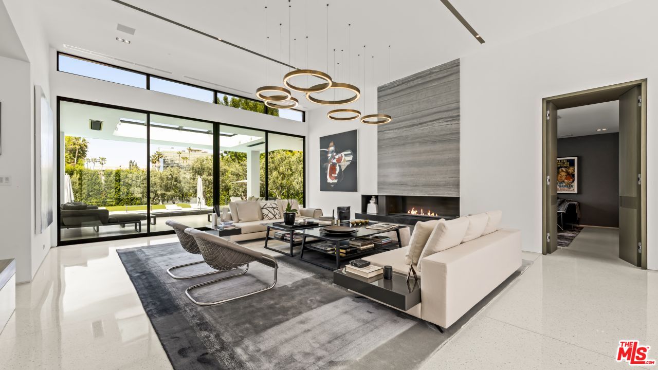 MLS #25-479313 image #2