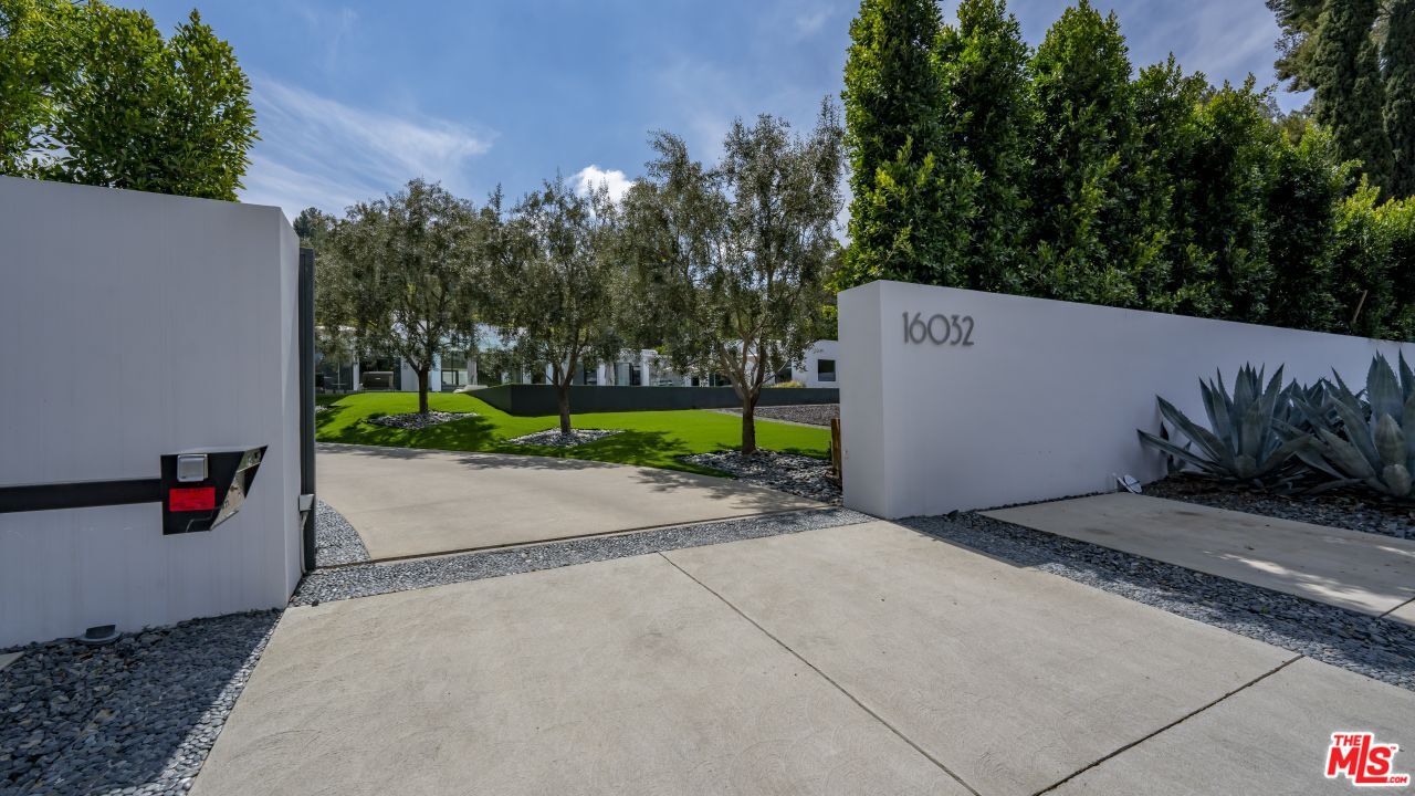 MLS #25-479313 image #43