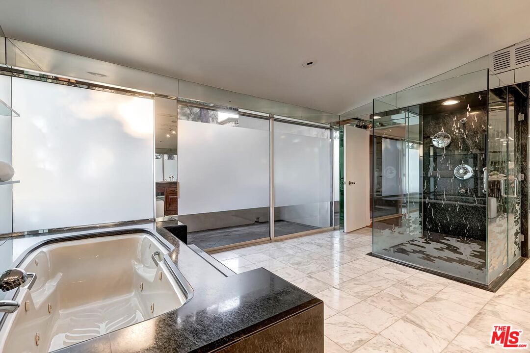 MLS #25-482035 image #21