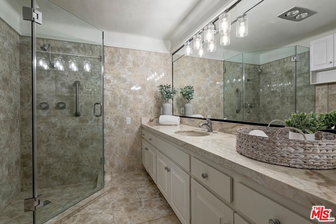 MLS #25-482035 image #24