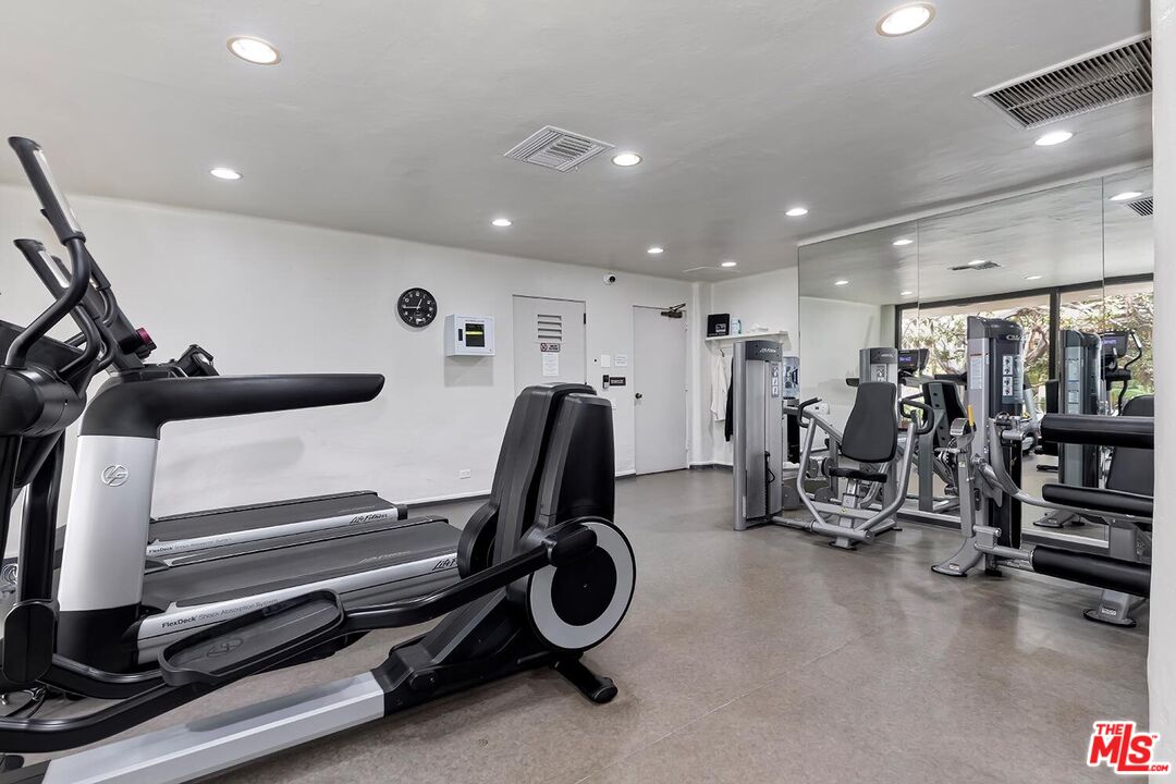 MLS #25-482035 image #31