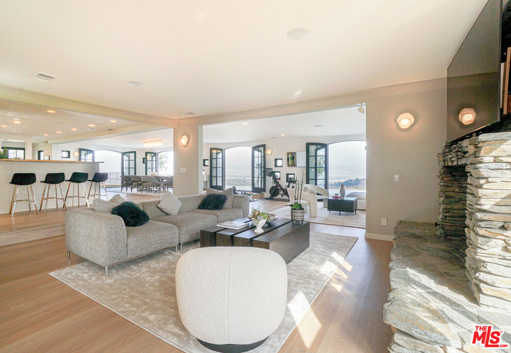 MLS #25-482391 image #28