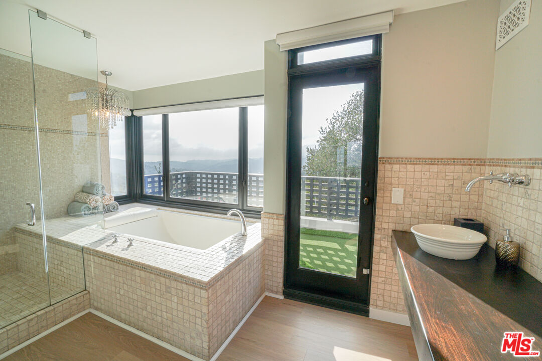 MLS #25-482391 image #33