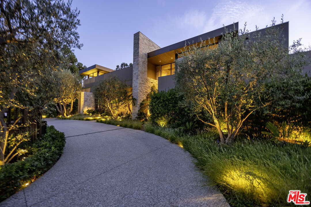 MLS #25-484505 image #0