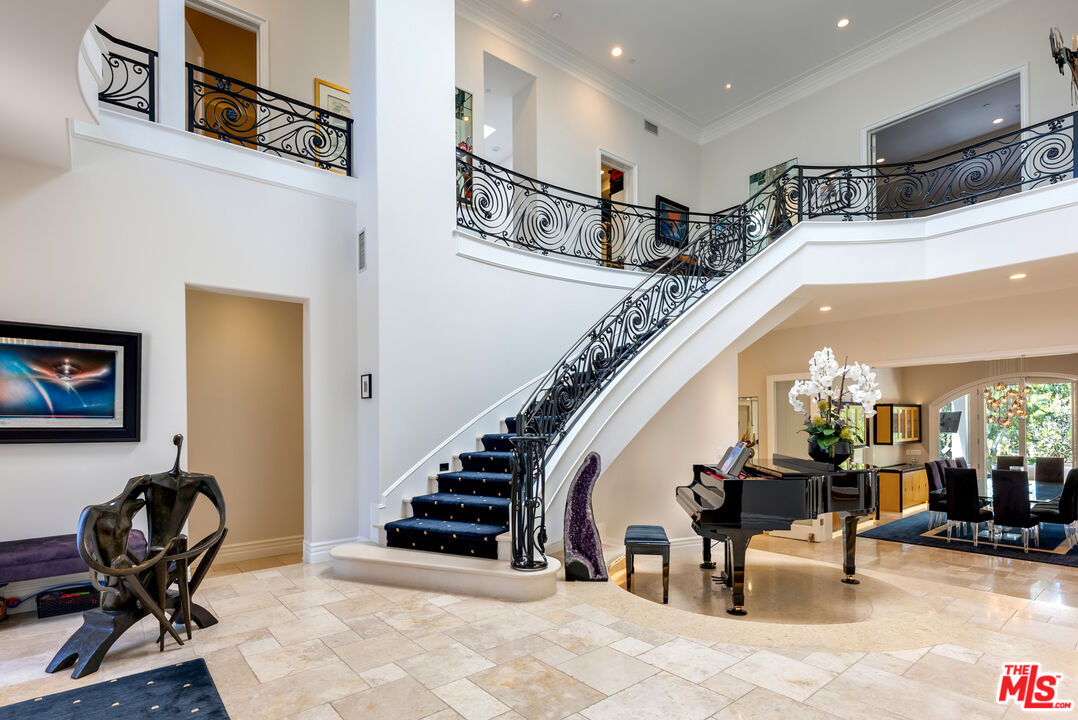 MLS #25-484959 image #0