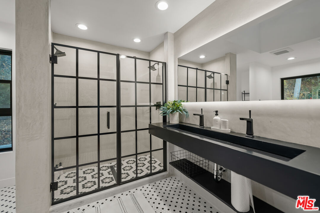 MLS #25-485385 image #26