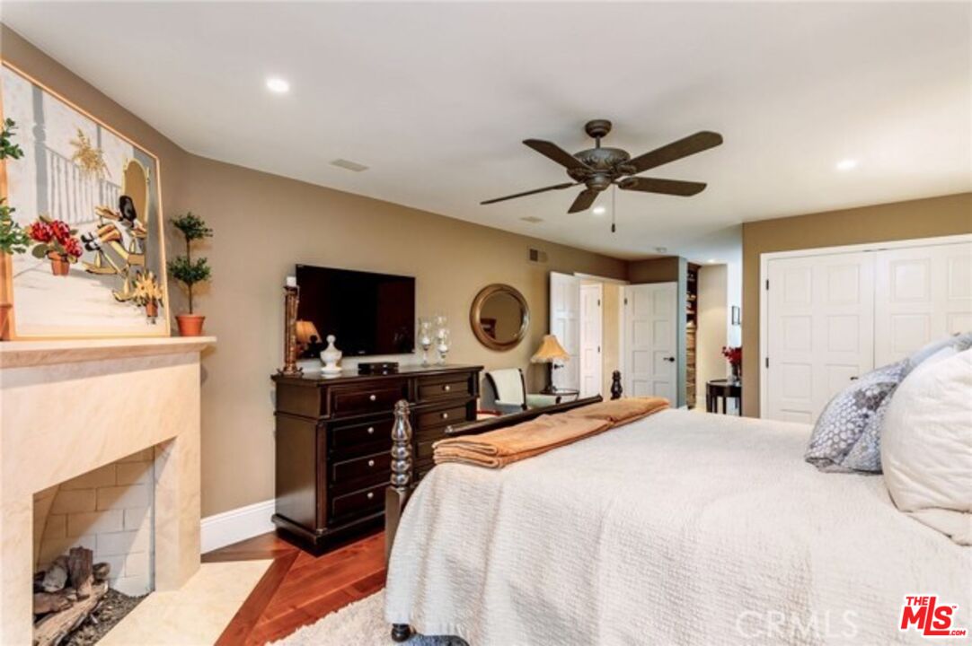 MLS #25-485413 image #12