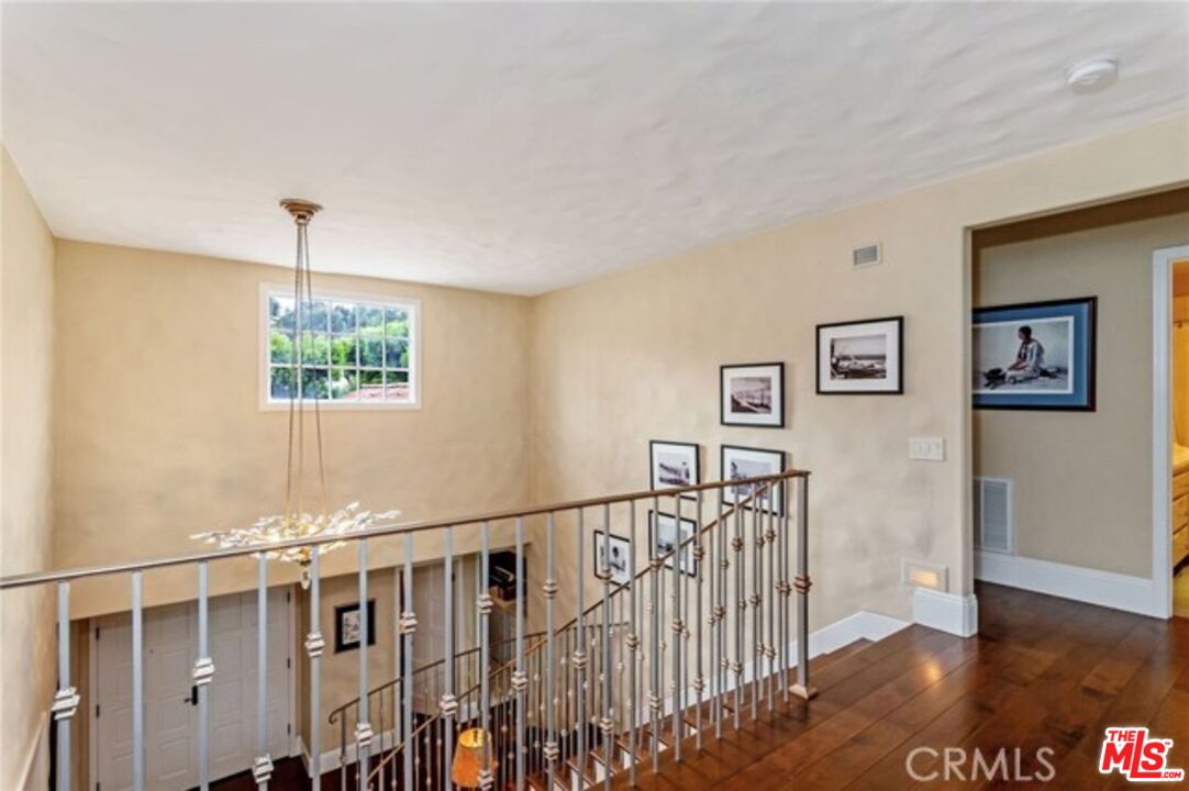 MLS #25-485413 image #14