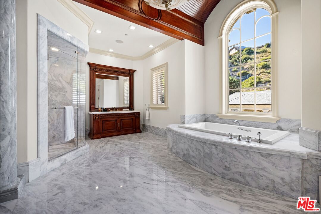 MLS #25-486213 image #20