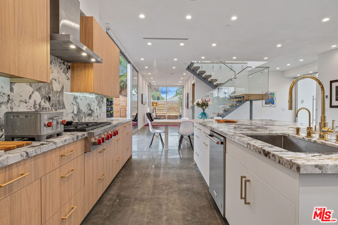 MLS #25-486273 image #6