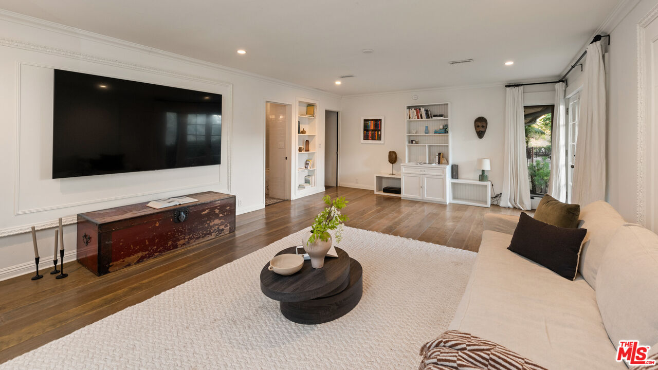 MLS #25-486291 image #11