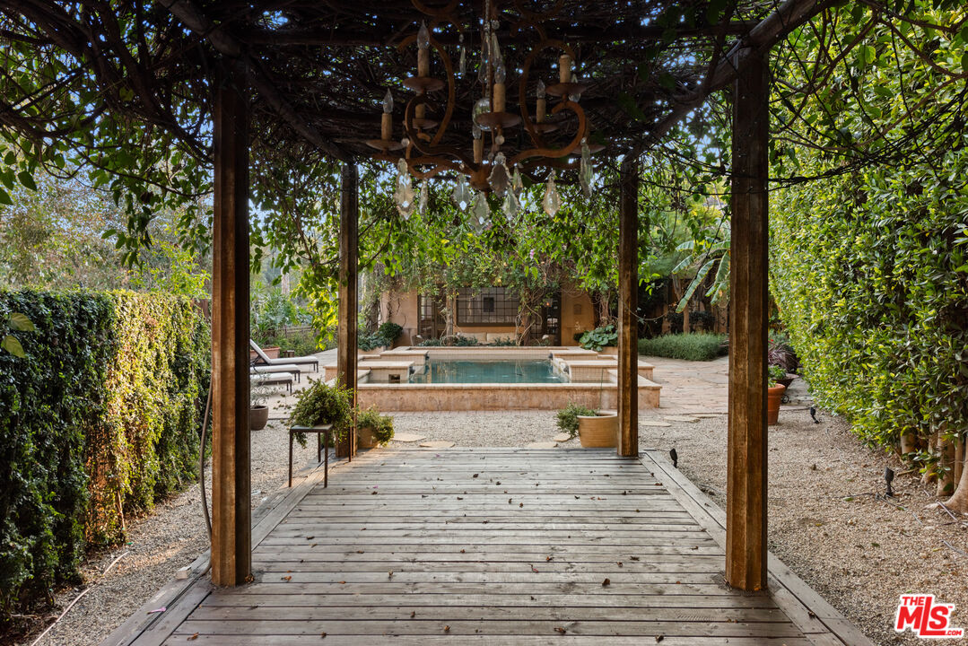 MLS #25-486291 image #18