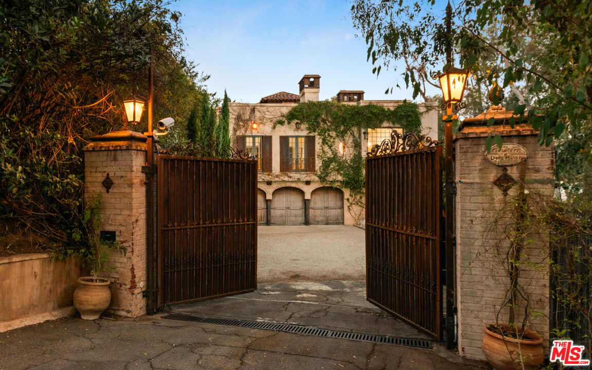 MLS #25-486291 image #21