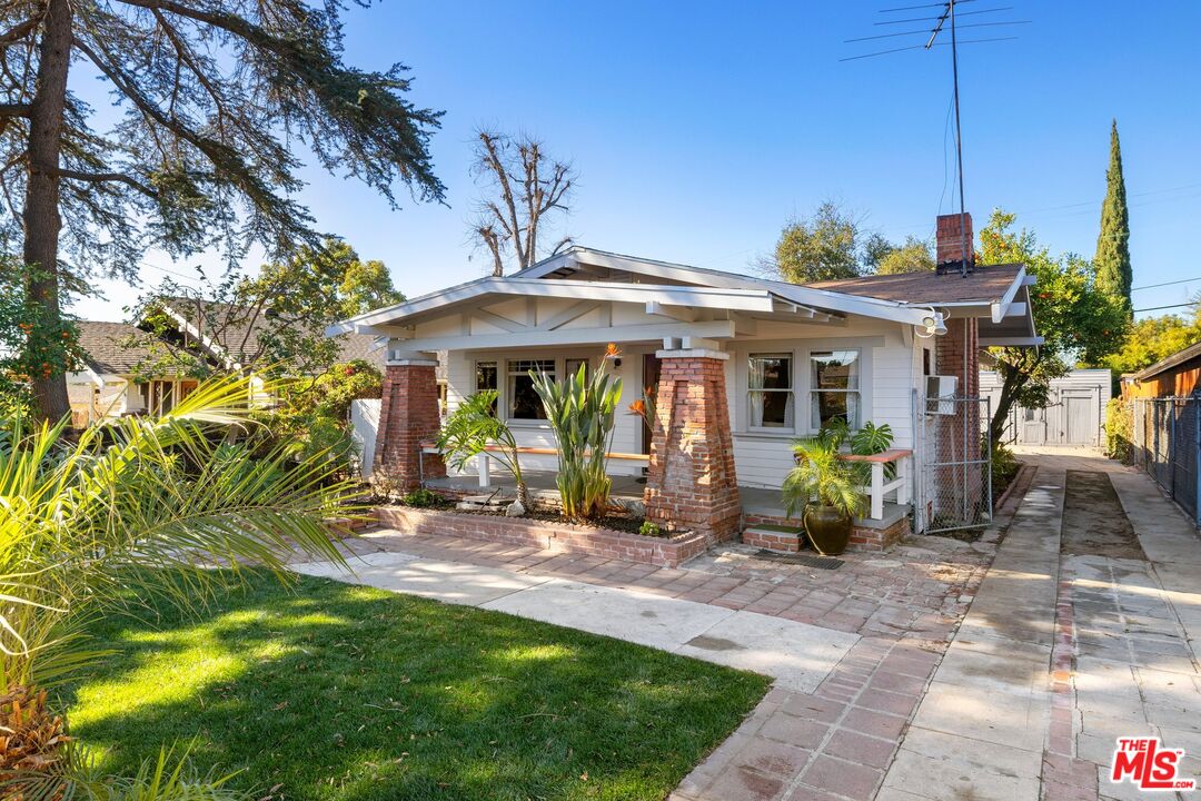 MLS #25-486847 image #1