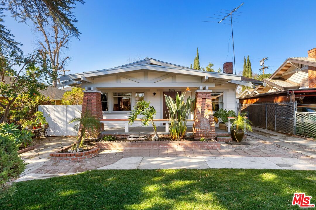 MLS #25-486847 image #0