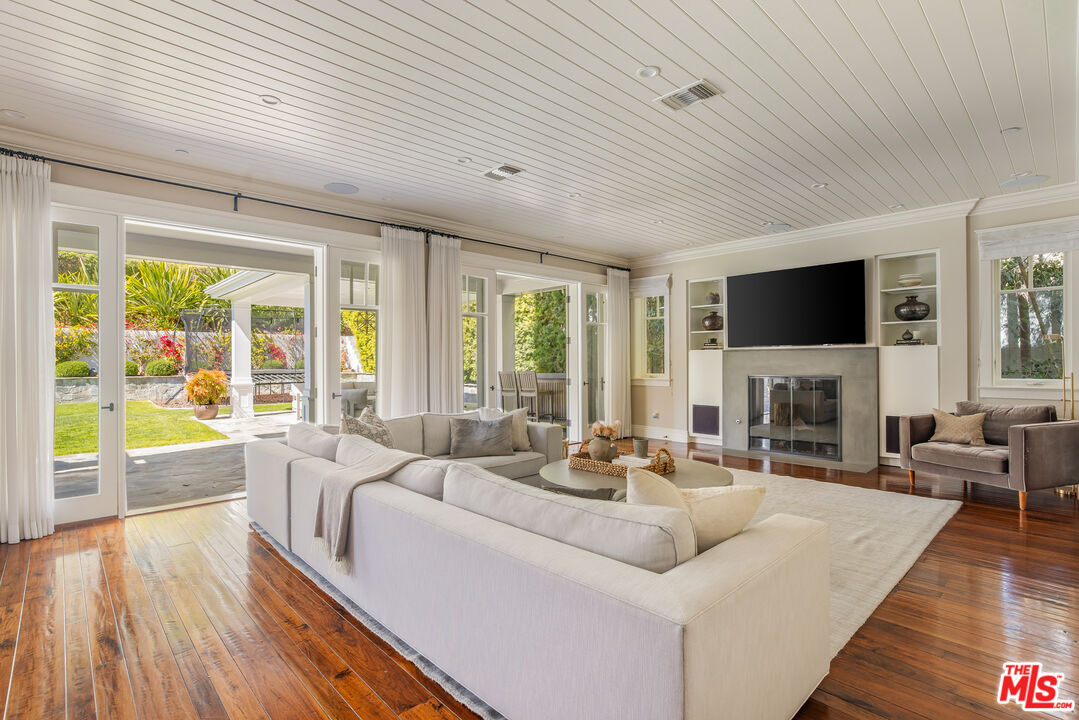 MLS #25-487333 image #9