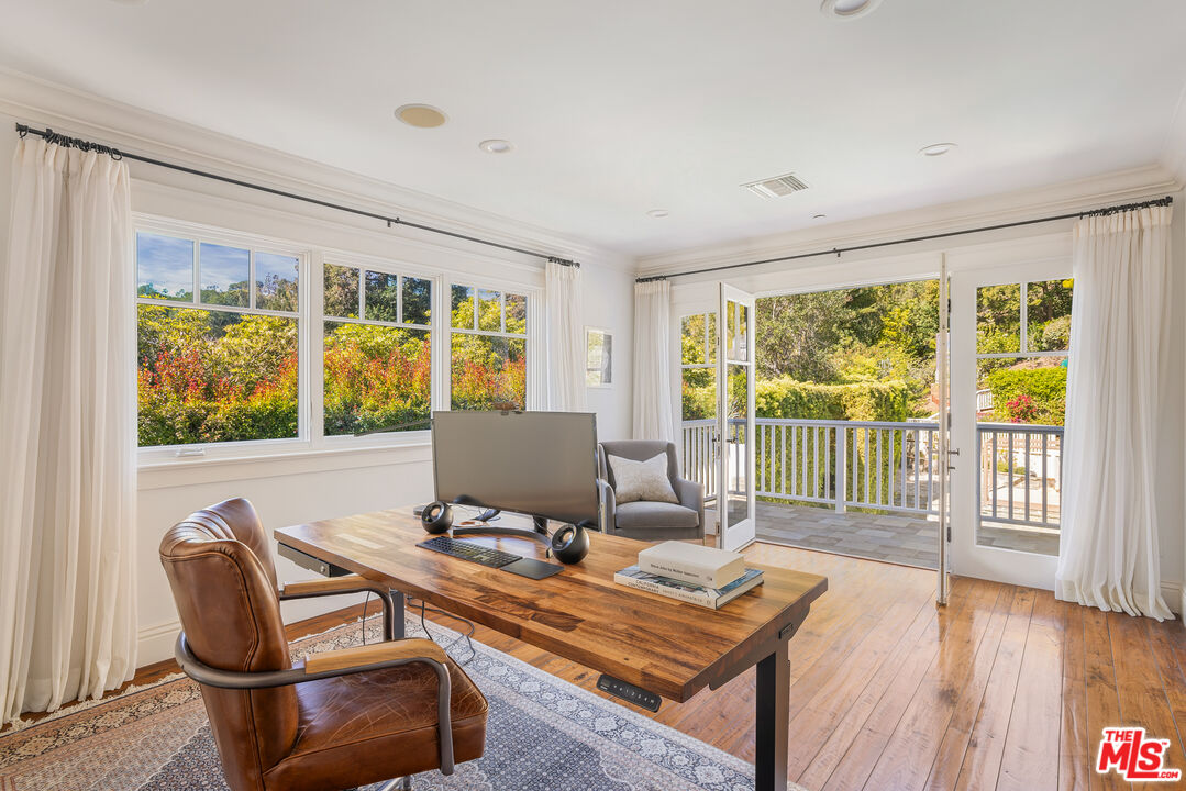 MLS #25-487333 image #19