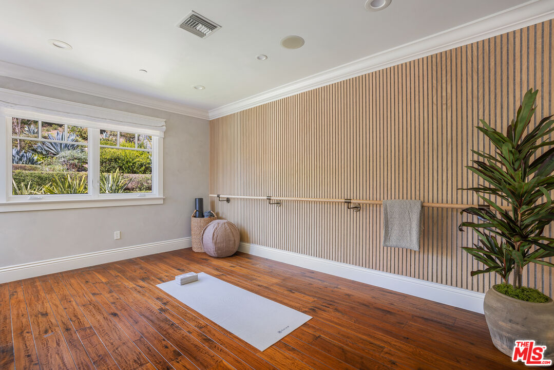 MLS #25-487333 image #20