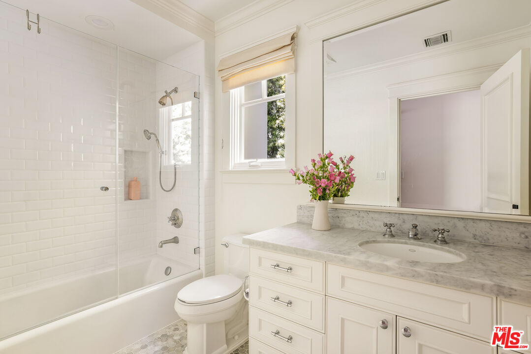 MLS #25-487333 image #25