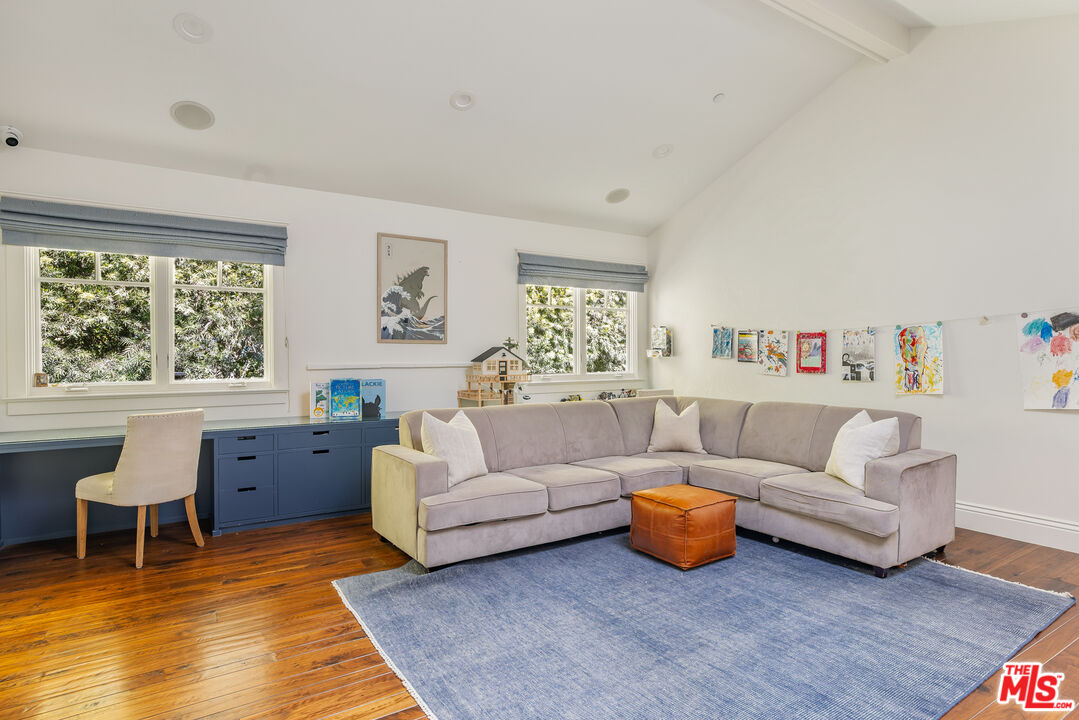 MLS #25-487333 image #30