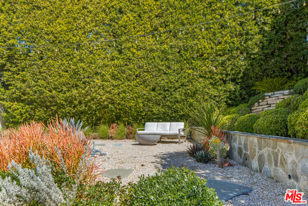 MLS #25-487333 image #4