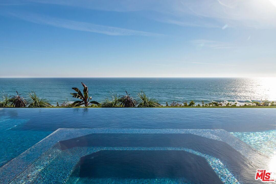 MLS #25-487823 image #0