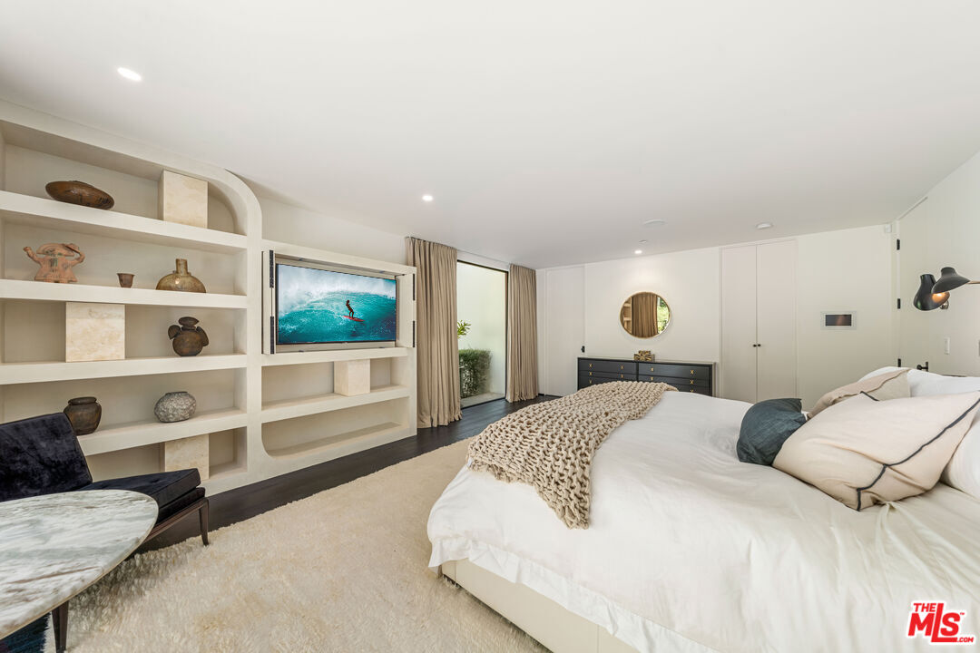 MLS #25-488247 image #12