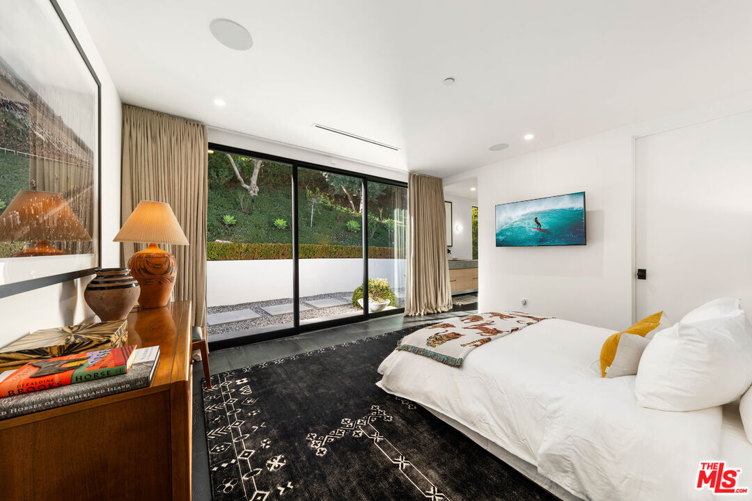 MLS #25-488247 image #16