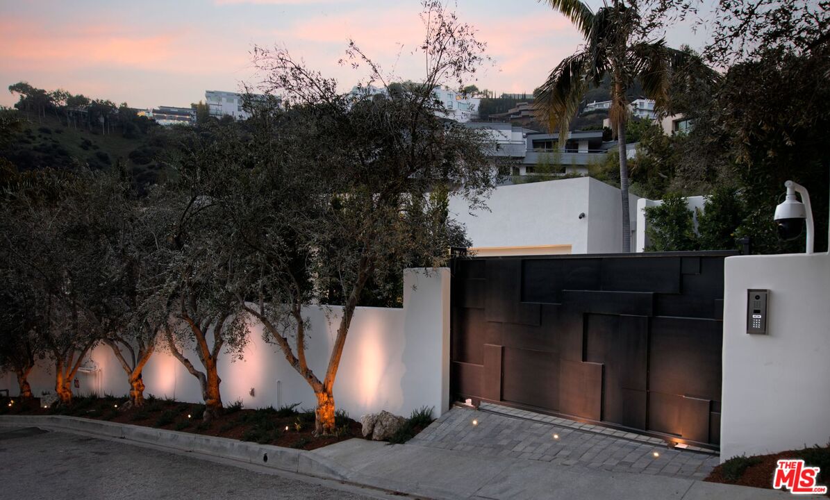 MLS #25-488247 image #1