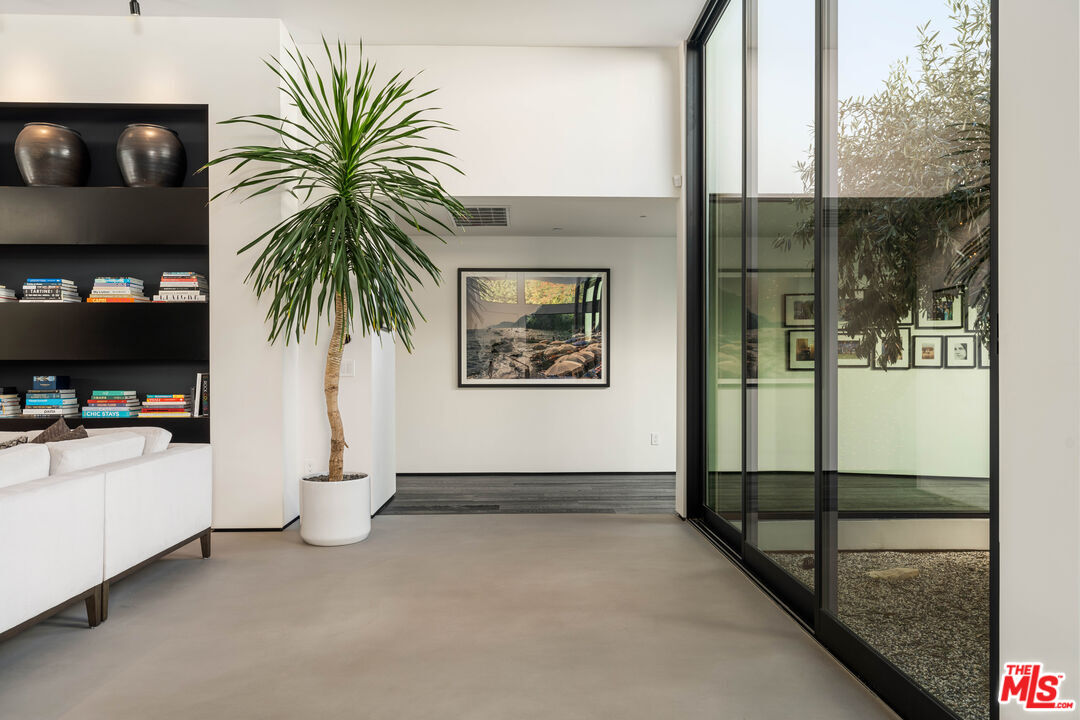 MLS #25-488247 image #7