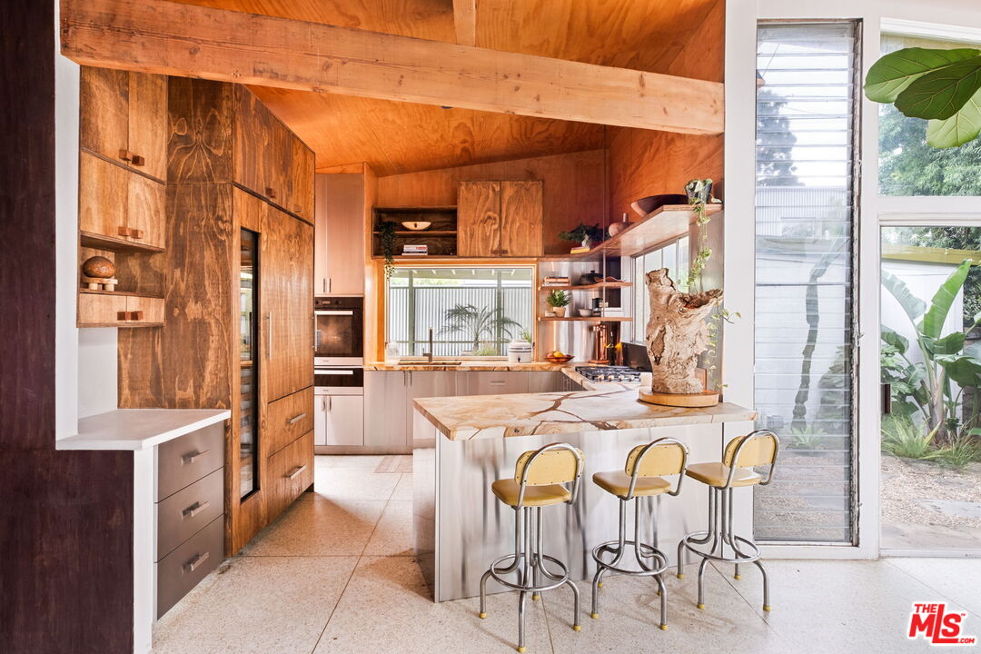 MLS #25-488369 image #2