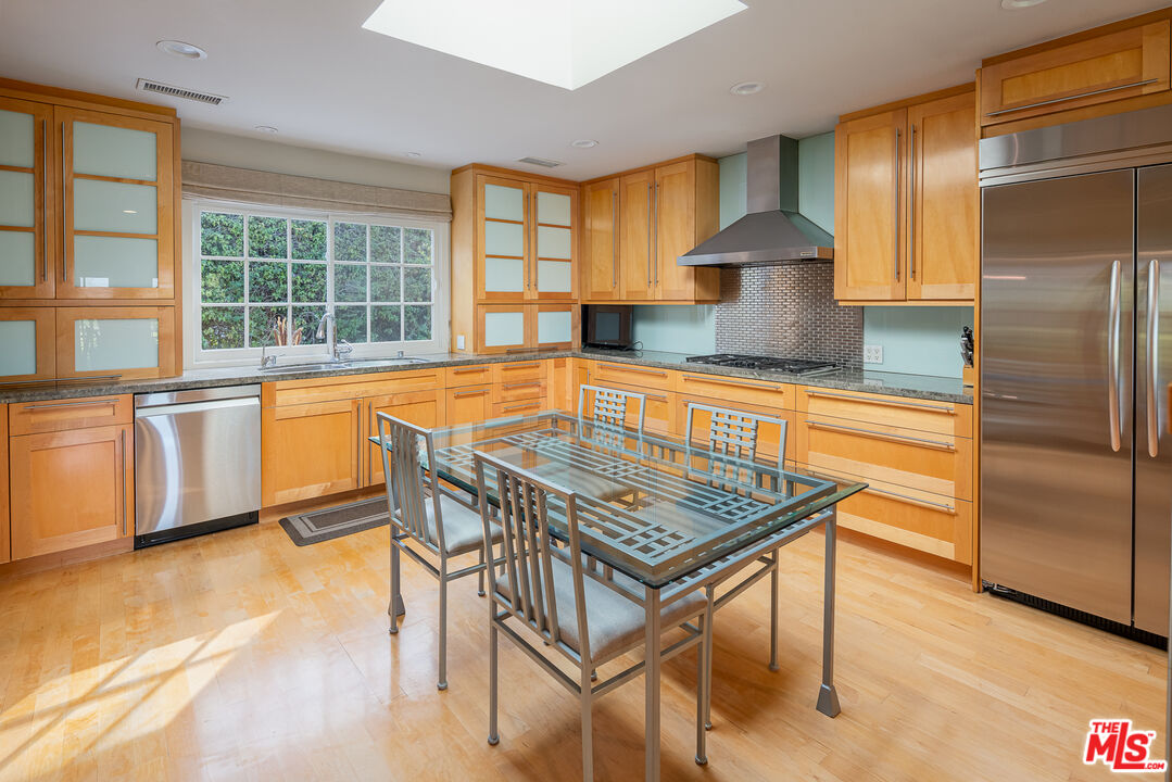 MLS #25-488381 image #10