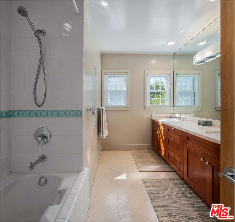 MLS #25-488381 image #16