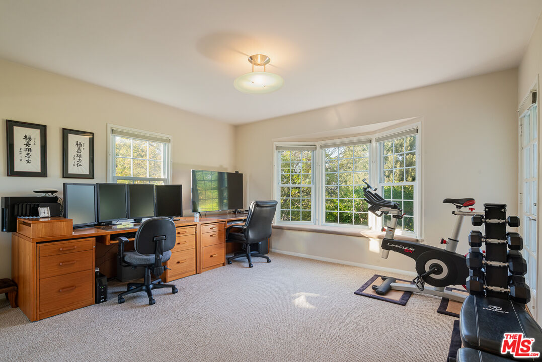 MLS #25-488381 image #18